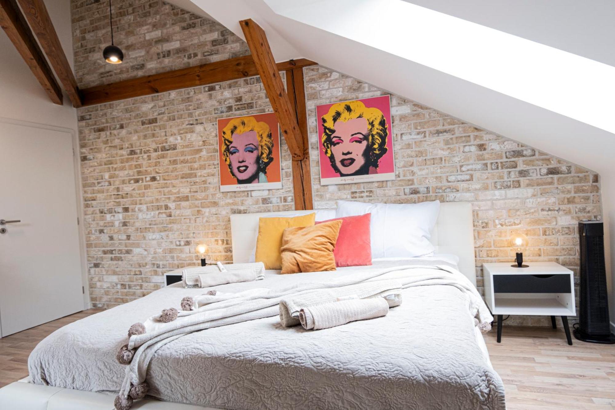 Apartment Marilyn Monroe With Ac In Center
